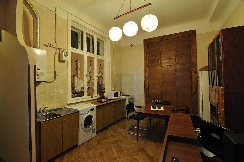 Voyager Hostel Lviv Extérieur photo